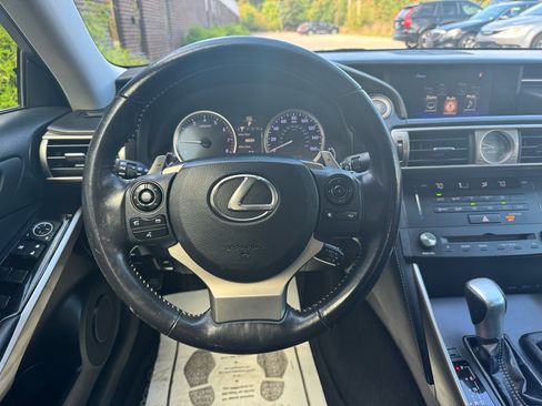Used 2016 Lexus IS 200t image 10