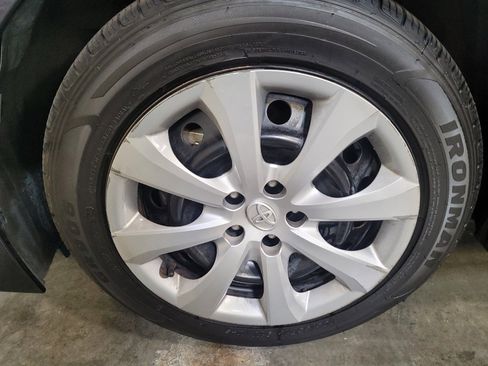 Used 2024 Toyota Corolla LE FWD image 31