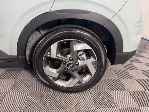 Used 2025 Hyundai Venue SEL FWD image 36