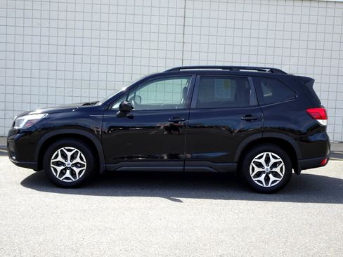 Used 2019 Subaru Forester Premium w/ All-Weather Package image 4