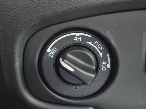 Used 2024 Nissan Frontier SV w/ Hardbody Edition AWD/4WD image 14