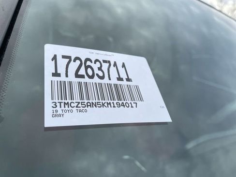Used 2019 Toyota Tacoma TRD Sport AWD/4WD image 3