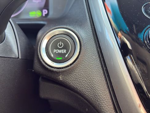 Used 2023 Chevrolet Bolt LT FWD image 28
