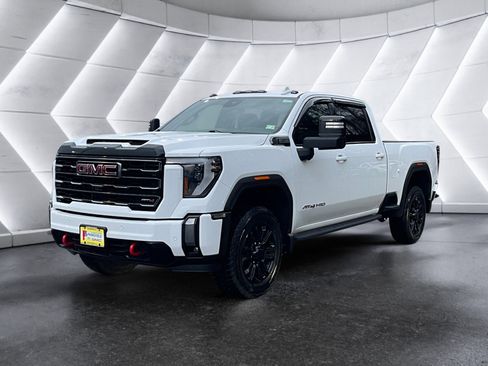 Used 2024 GMC Sierra 2500 AT4 w/ Technology Package AWD/4WD image 2