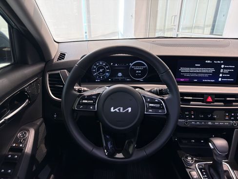 Used 2025 Kia Seltos EX image 15