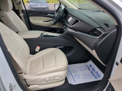 Used 2023 Buick Enclave Essence w/ Experience Buick Package FWD image 27