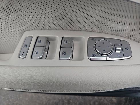 Used 2025 Genesis G70 3.3T Advanced image 13