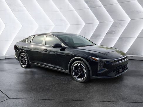 Certified 2025 Kia K4 EX image 1