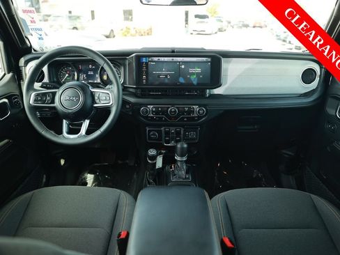 Used 2025 Jeep Wrangler Unlimited Sahara AWD/4WD image 26