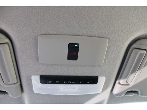 Used 2024 Nissan Kicks SR image 28