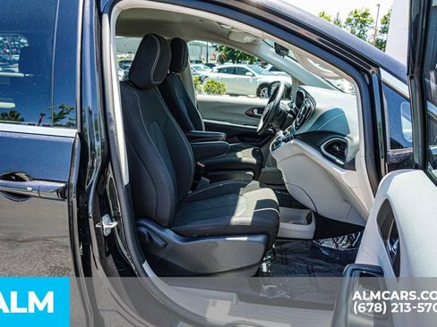 Used 2023 Chrysler Voyager LX FWD image 24