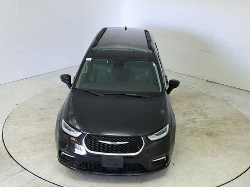 Used 2022 Chrysler Pacifica Touring-L image 41