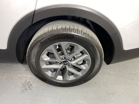 Used 2024 Kia Telluride LX image 34