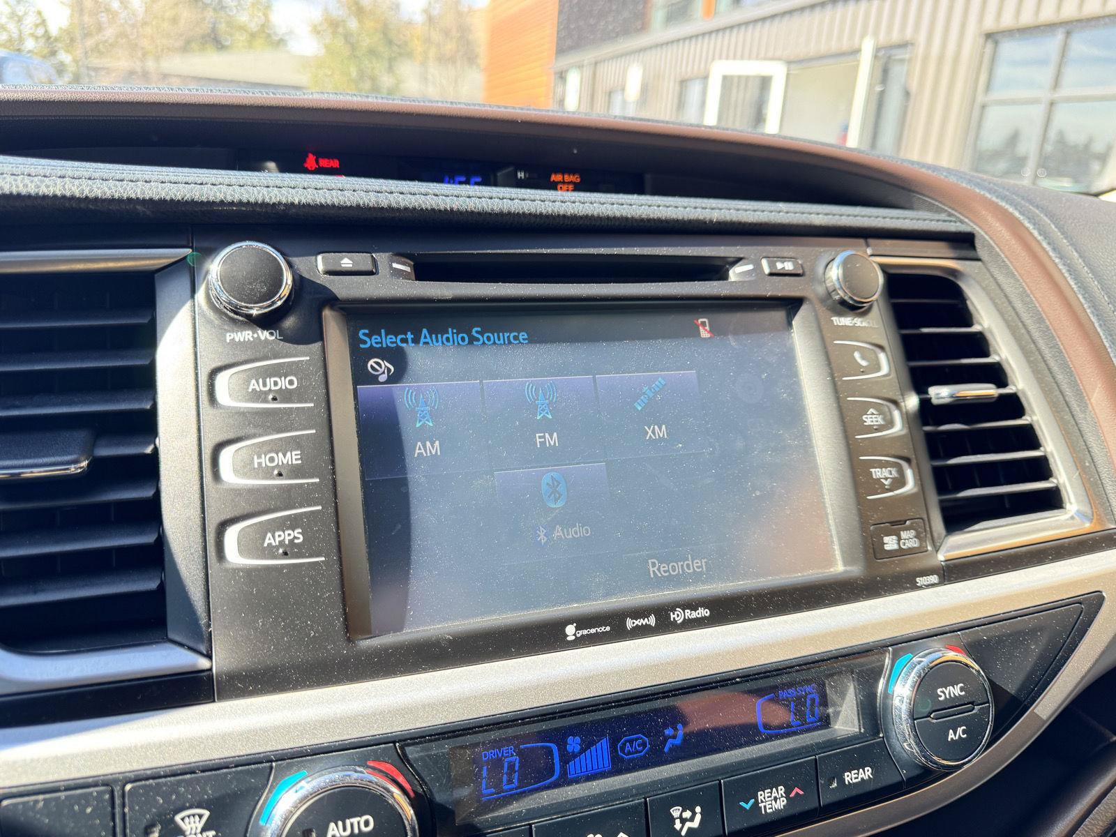 Used 2019 Toyota Highlander XLE AWD/4WD image 16