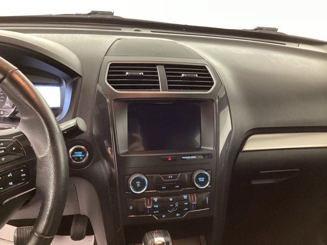 Used 2018 Ford Explorer XLT w/ Equipment Group 201A AWD/4WD image 15
