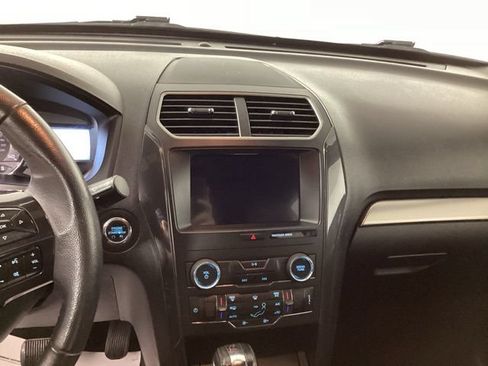 Used 2018 Ford Explorer XLT w/ Equipment Group 201A AWD/4WD image 15