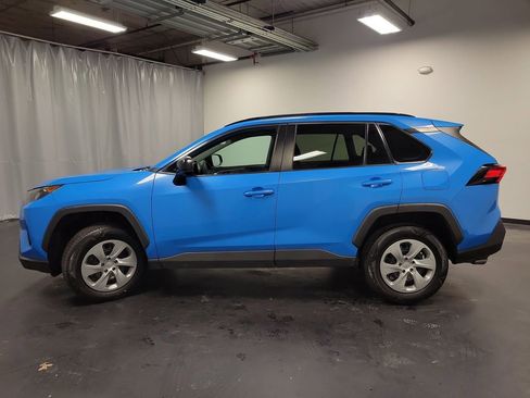 Used 2021 Toyota RAV4 LE image 5