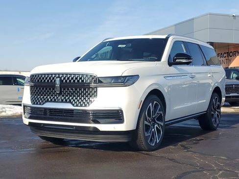 New 2026 Lincoln Navigator Reserve image 2