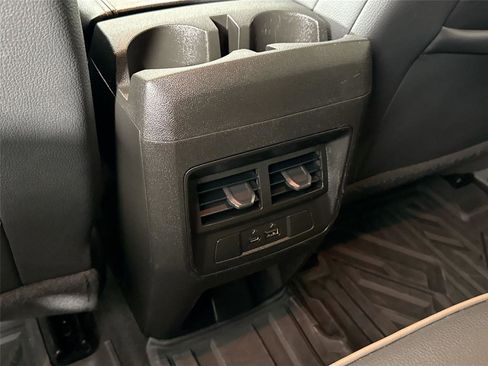 Used 2023 GMC Canyon Denali image 39