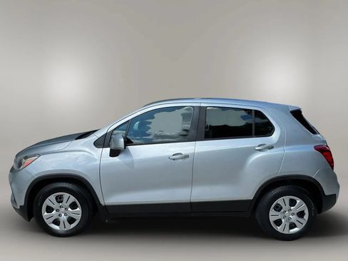 Used 2017 Chevrolet Trax LS FWD image 4