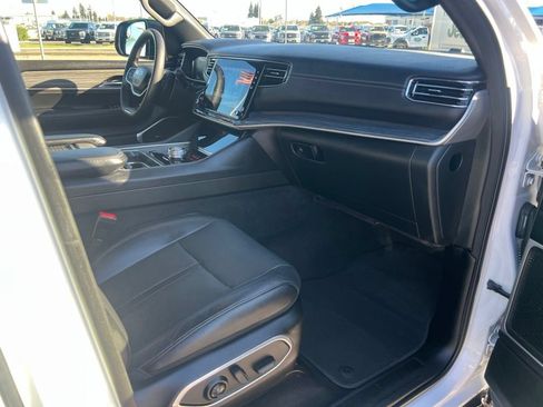 Used 2024 Jeep Wagoneer L Series II RWD image 38