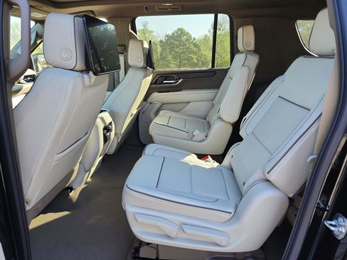 New 2026 GMC Yukon XL Denali w/ Denali Reserve Package AWD/4WD image 13