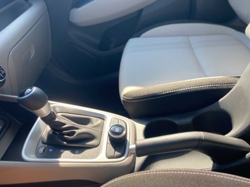 Certified 2025 Hyundai Venue SEL FWD image 28