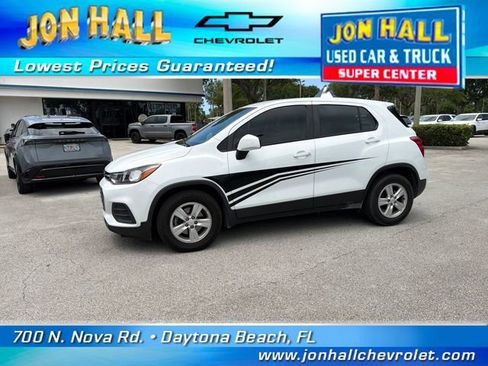 Used 2021 Chevrolet Trax LS FWD image 3