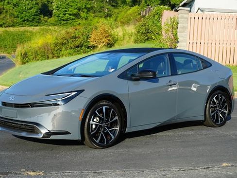 Used 2026 Toyota Prius Plug-In Hybrid FWD image 3