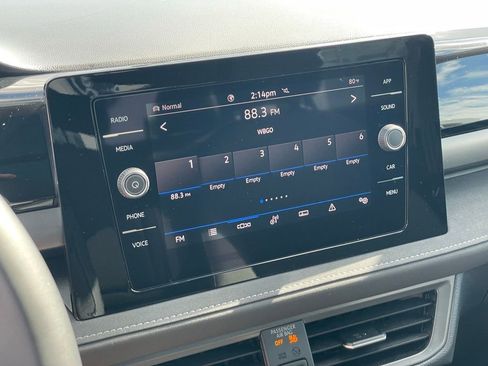 Certified 2025 Volkswagen Taos SE image 14