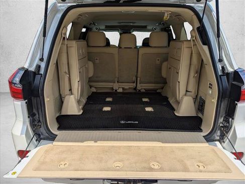 Used 2016 Lexus LX 570 4WD w/ Luxury Package image 6