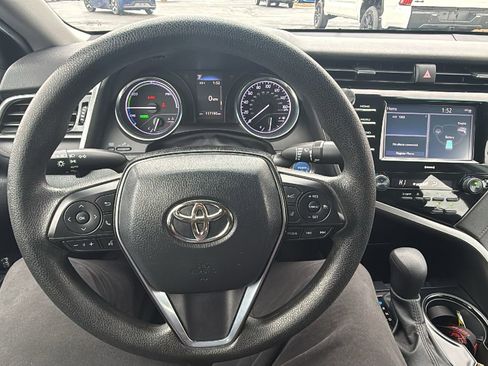 Used 2020 Toyota Camry LE image 13