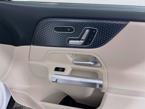New 2026 Mercedes-Benz GLB 250 4MATIC image 27