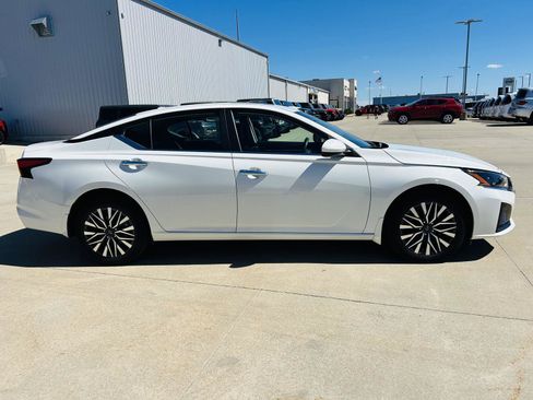 Used 2023 Nissan Altima 2.5 SV w/ SV Premium Package AWD/4WD image 39