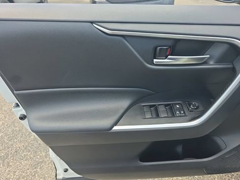 Certified 2021 Toyota RAV4 XLE w/ Convenience Package FWD image 15