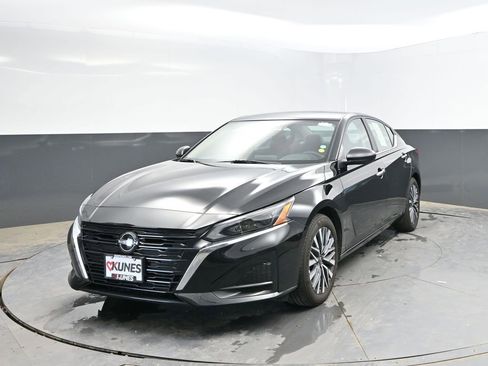 Used 2025 Nissan Altima 2.5 SV FWD image 5