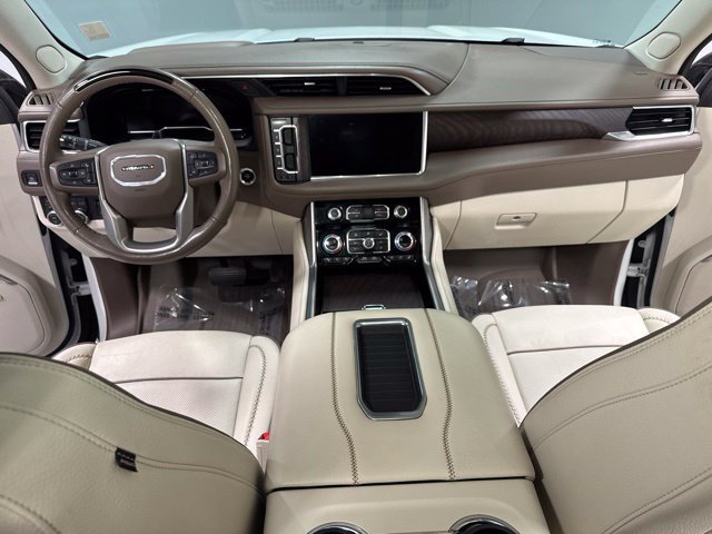Used 2023 GMC Yukon XL Denali w/ Denali Reserve Package AWD/4WD image 4