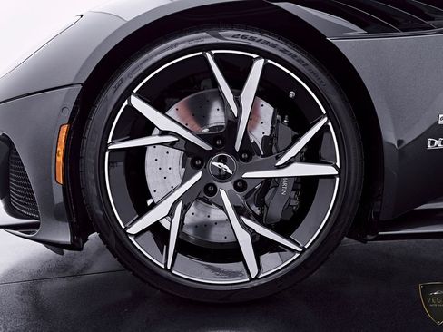 Used 2021 Aston Martin DBS Superleggera RWD image 3