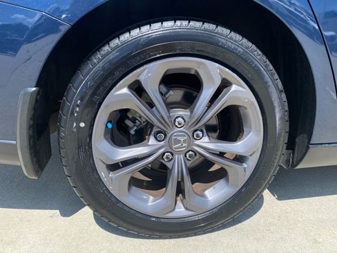 Certified 2024 Honda Accord EX image 27