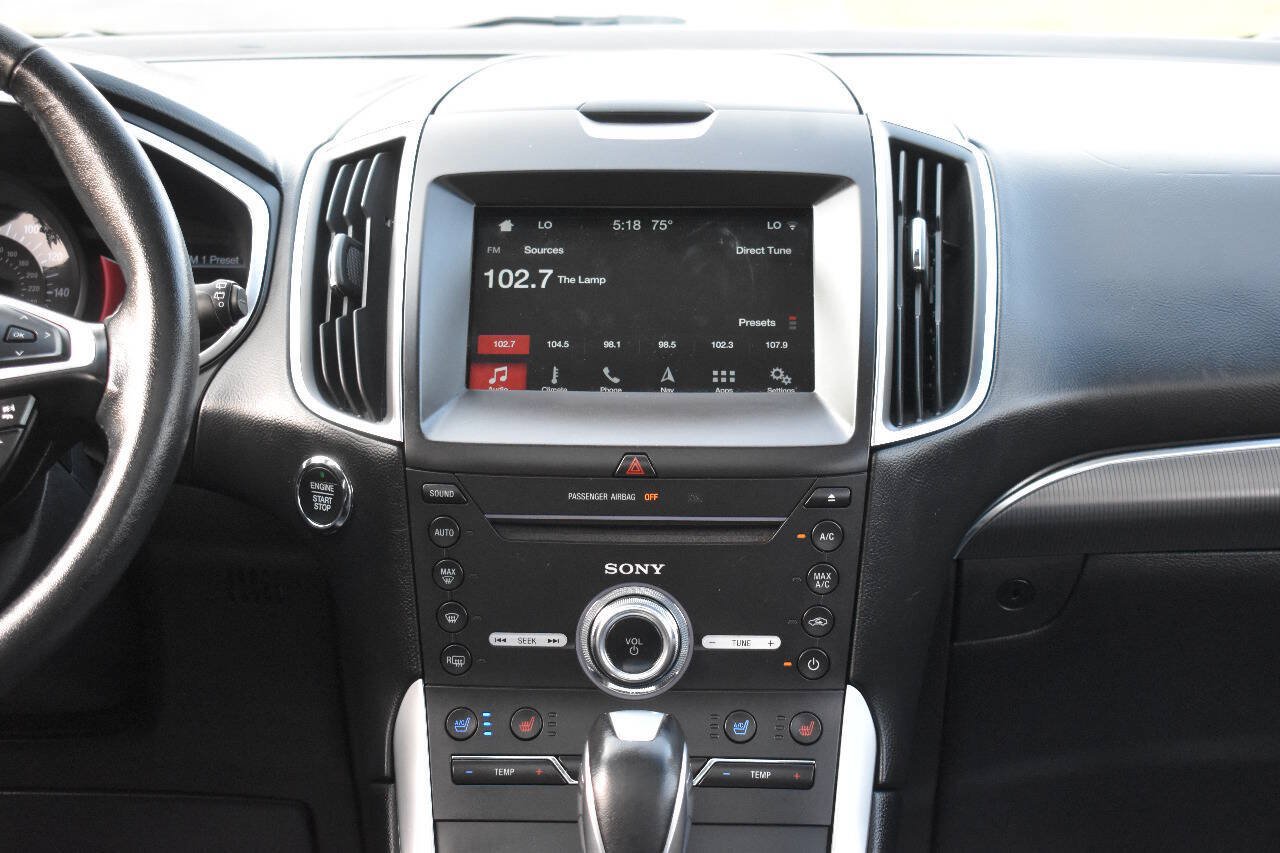 Used 2018 Ford Edge Titanium w/ Equipment Group 301A AWD/4WD image 24