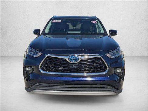 Used 2021 Toyota Highlander Platinum image 2
