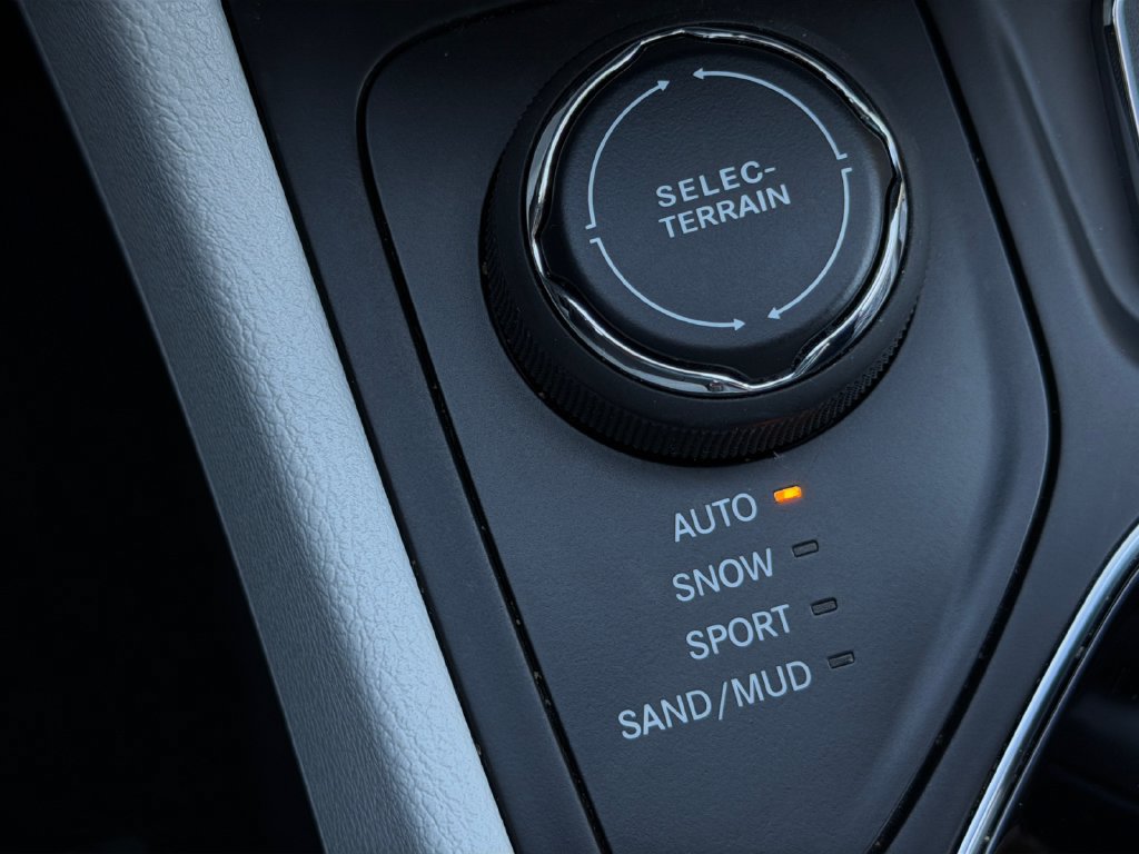Used 2020 Jeep Cherokee Limited AWD/4WD image 17