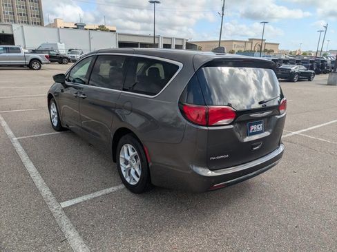 Used 2018 Chrysler Pacifica Touring Plus w/ Tire & Wheel Group image 7