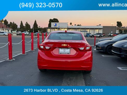 Used 2017 Chevrolet Cruze LT w/ Convenience Package image 5