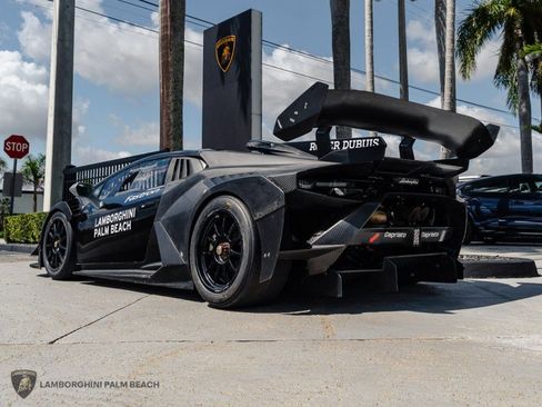 Used 2022 Lamborghini Huracan EVO image 3