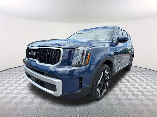 Used 2025 Kia Telluride EX w/ EX Captain's Chair Package FWD image 1
