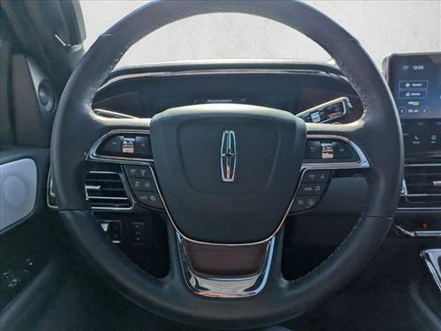 Used 2024 Lincoln Navigator Reserve image 11