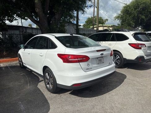 Used 2018 Ford Focus SE w/ SE Appearance Package FWD image 5