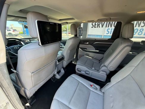 Used 2014 Toyota Highlander Limited FWD image 27