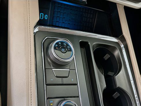 Used 2024 Ford Expedition Max XLT image 25